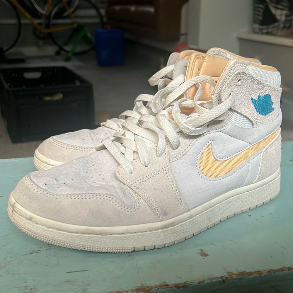 Nike air Jordan mid high tops